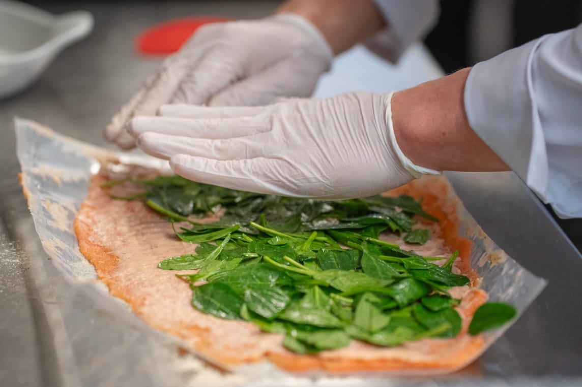 Am Finalkochen verarbeitete das Flavor Trio der BZE AG frische Zutaten und vereinte diese mit handwerklichem Können. Wer hätte gedacht, dass im Betagtenzentrum so gekocht wird.