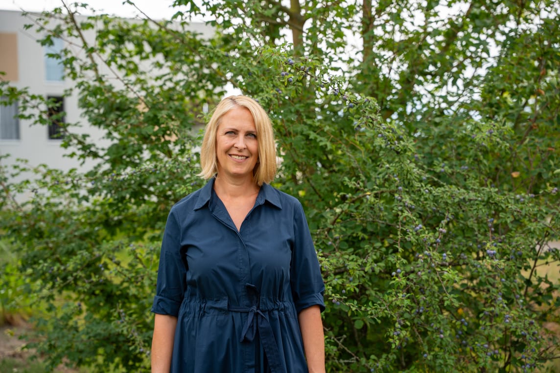 Stefanie Kurmann, Co-Leitung Bildung der BZE AG: «Wer ausbildet, übernimmt Verantwortung. Wir nehmen uns Zeit für Fragen, erklären Arbeitsschritte und fördern Selbstständigkeit. Gleichzeitig bringen Lernende neue Perspektiven ein und helfen uns, Gewohntes zu hinterfragen.»