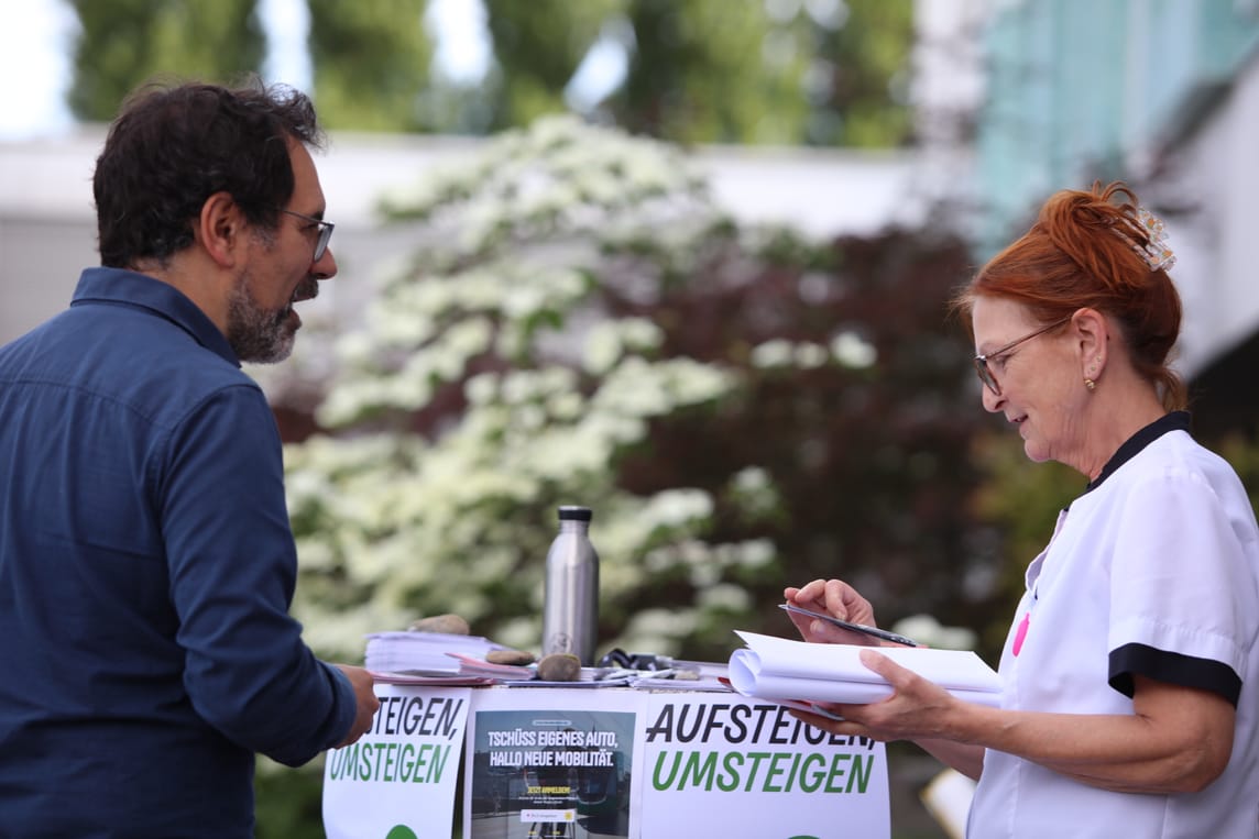Bei Carlo Severini vom Klimanetzwerk Emmen durfte man sich einen CHF 200 Gutschein für den Kauf eines E-Bikes holen.